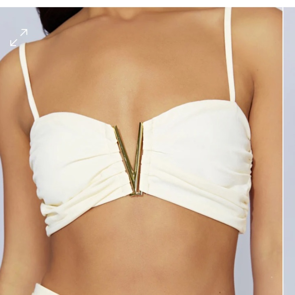 V-Hardware Crop Top